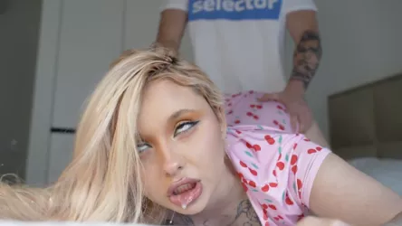 Домашнее порно где парень ебёт развратную сводную сестру